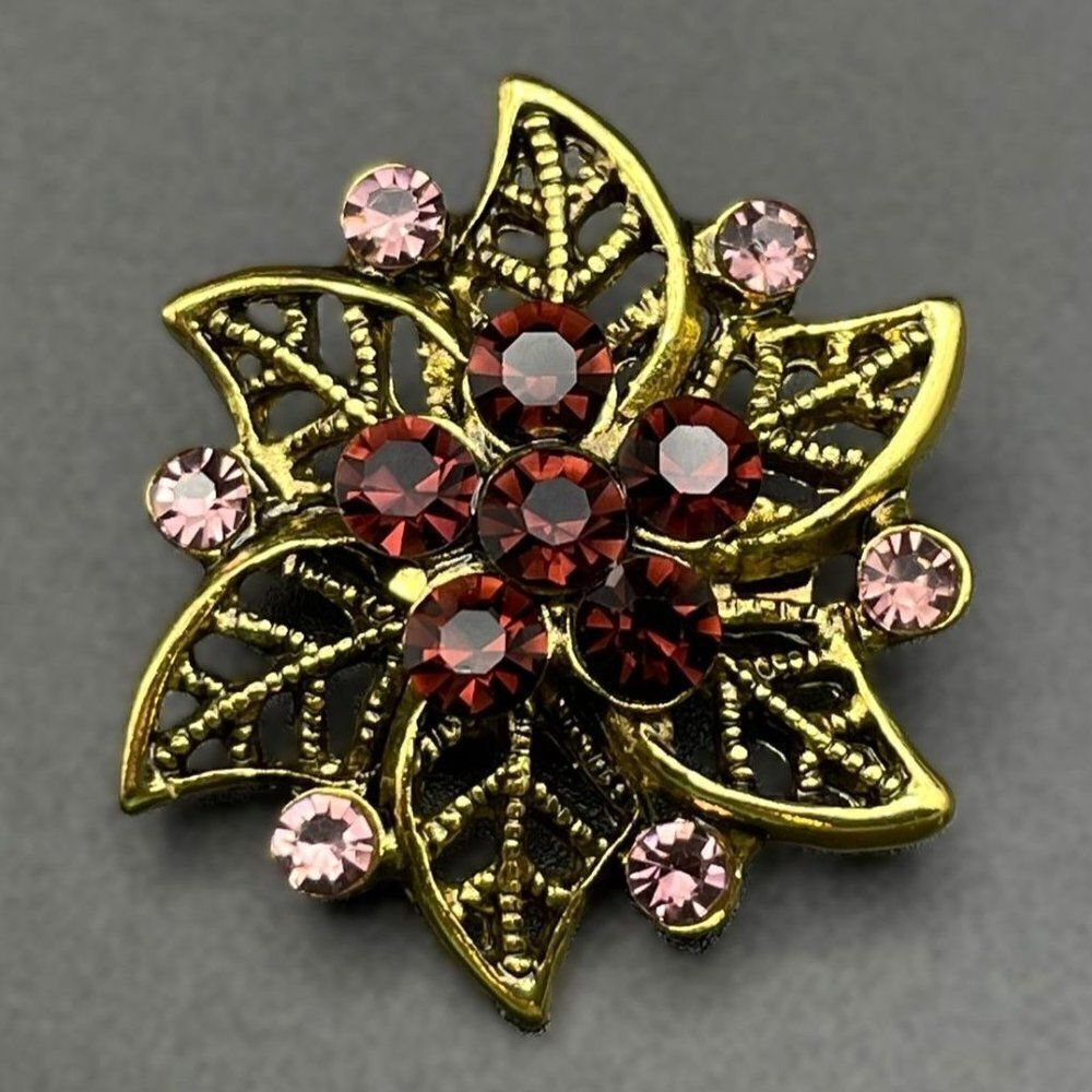 Yellow Gold with Light and Dark Purple Amethyst Crystal Flower Pin Back Brooch